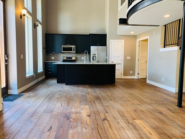 Photo - Stunning Luxury Home in Sunnyside