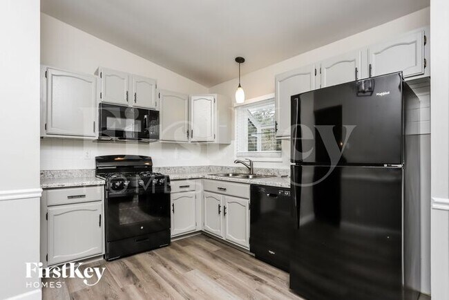 Photo - 855 Windemere Ave