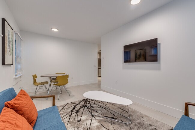 Building Photo - 1425 Haro St Unit 204