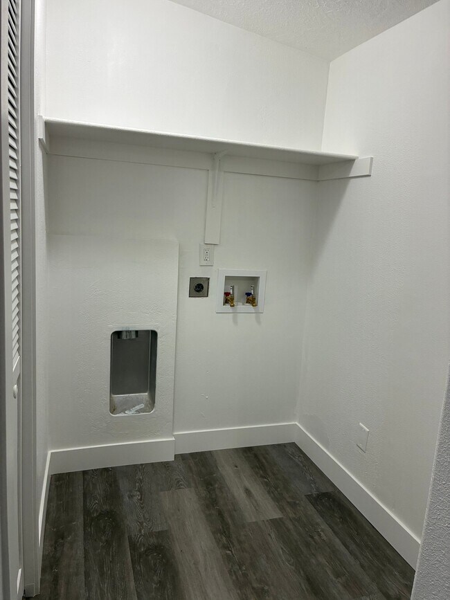 216 W Apple St Unit 1