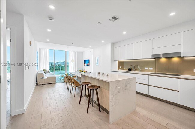 9201 E Bay Harbor Dr Unit PH809