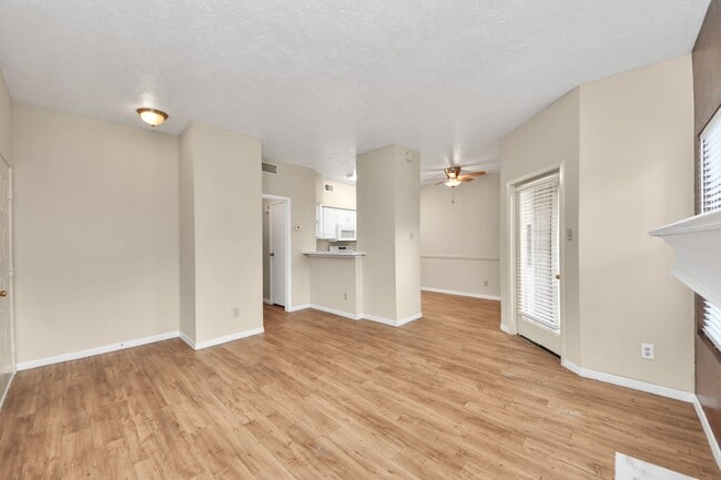 Photo - 2021 Spenwick Dr Unit 117