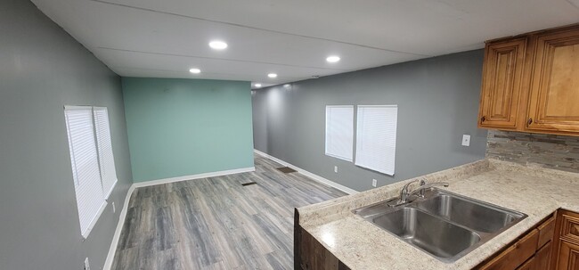 Photo - 9660 Valerie St