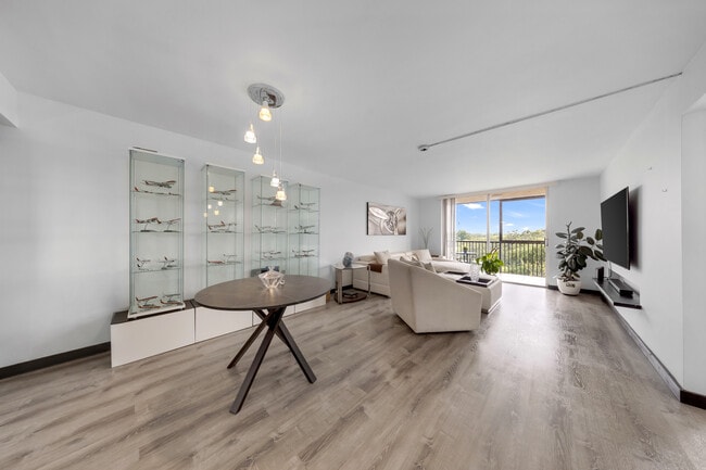 Photo - 3001 W Rolling Hills Cir Unit 610