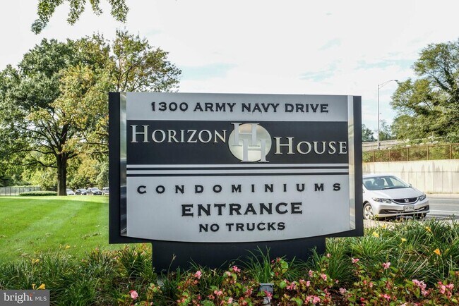 Building Photo - 1300 Army Navy Dr Unit 1015