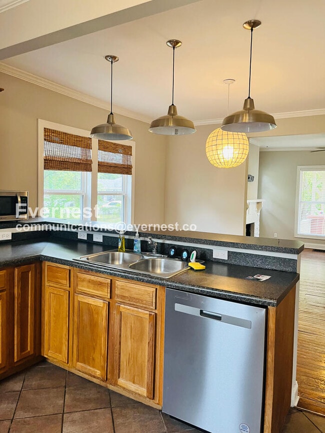 Photo - 2913 Davis Ave