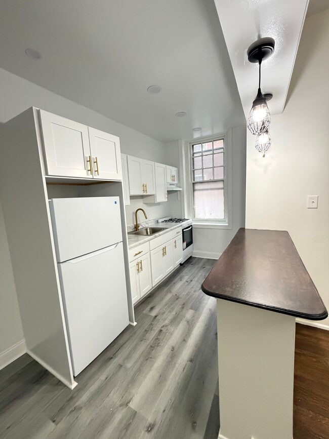 Photo - 236-242 W Harvey St