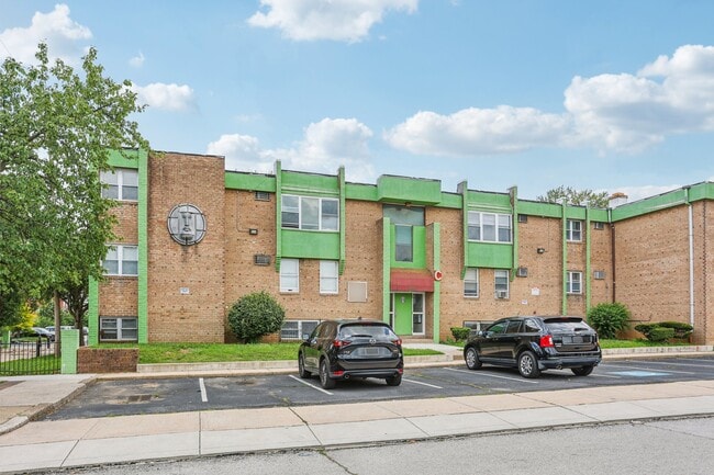 Marshall Square Apartments