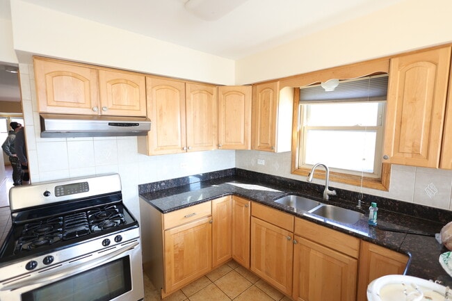 Photo - 9823 Linn Ave Unidad 3