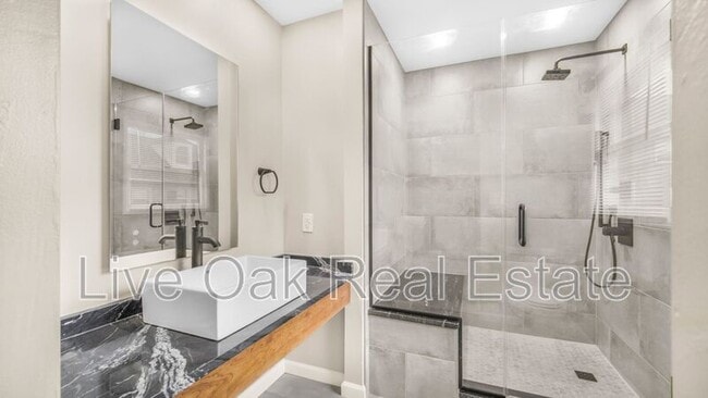 Building Photo - 519 W 20th St Unit APT 303