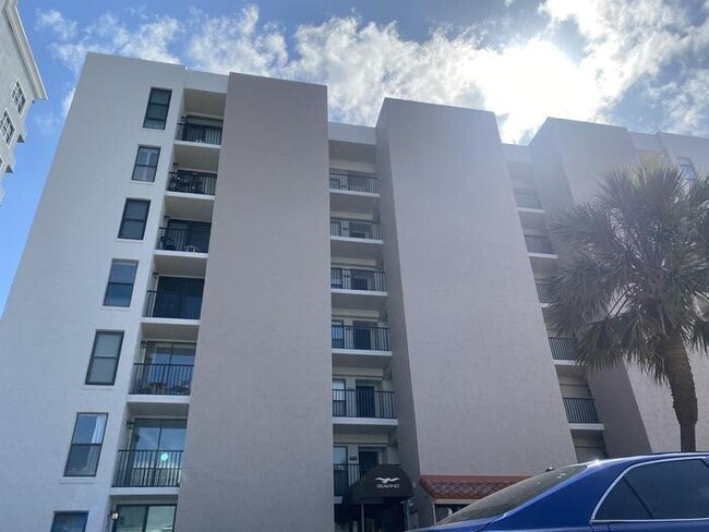 Photo - 275 1st St S