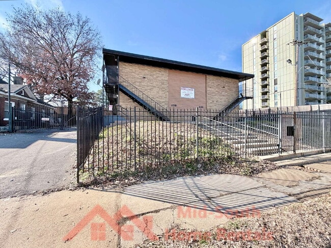 Building Photo - 139 N Claybrook St Unit 9