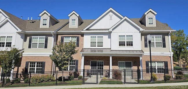 Building Photo - 260 W Main St Unit 11