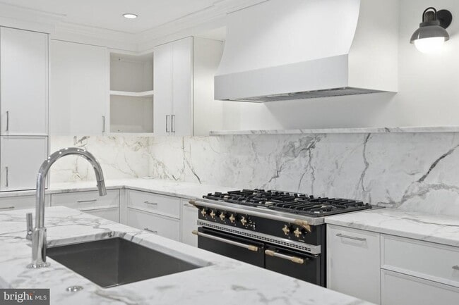 Photo - 3418 Reservoir Rd NW