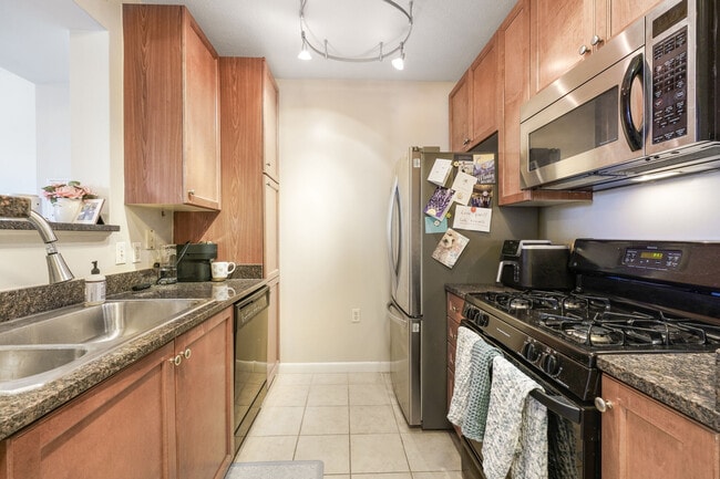 Photo - 851 N Glebe Rd