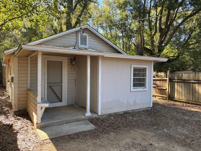 Building Photo - Cozy 1-Bedroom Home in Convenient Tallahassee Location