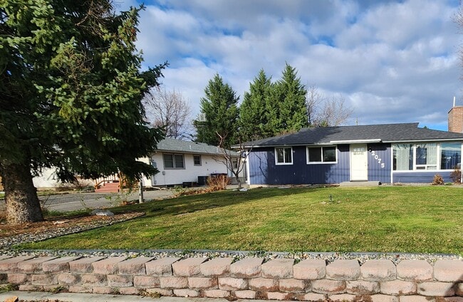 Building Photo - 2075 E Alder St