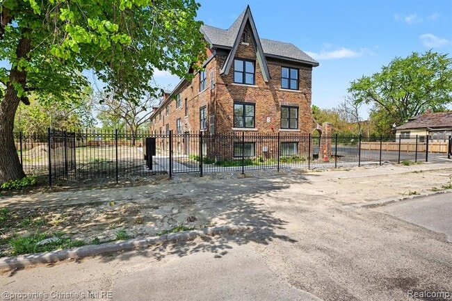 Building Photo - 4735 Rohns St Unit 206