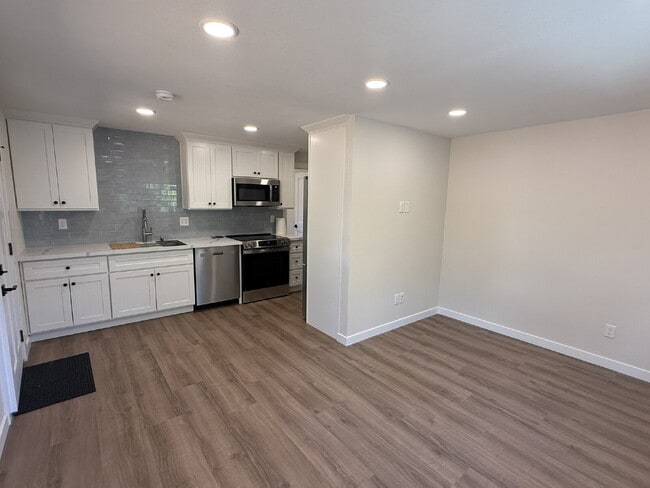 Building Photo - Charming 1-Bed Retreat in Kent: Cozy 460 Sq Ft Unit B