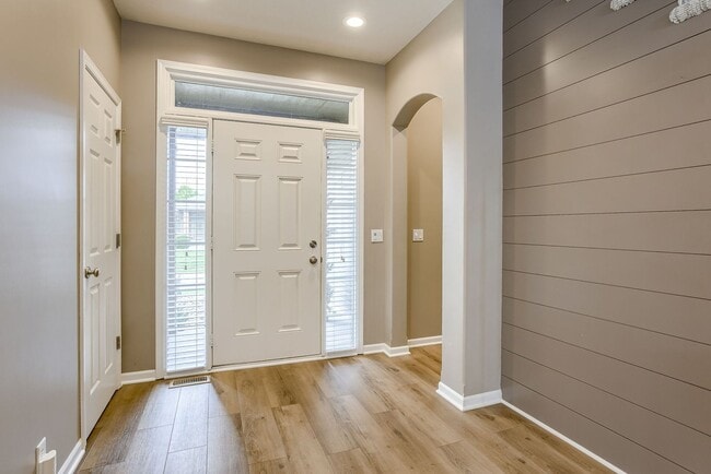 Photo - Must See West Omaha 5 Bedroom!!