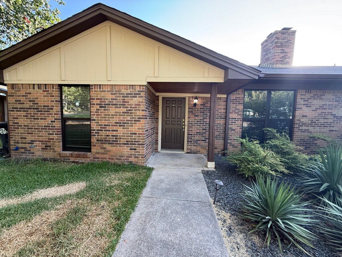 Photo - 126 Hollyhill Ln