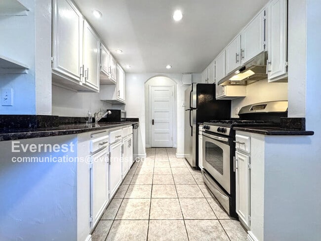 Photo - 3132 E 17th Ave Unidad B