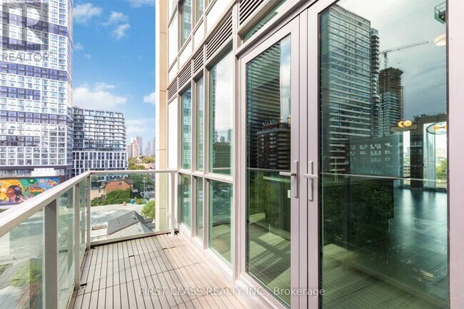 Photo - 220 George St Unité 907