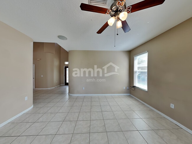 Photo - 563 Worcester Ct