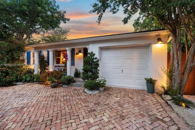 Photo - 3080 Calusa St