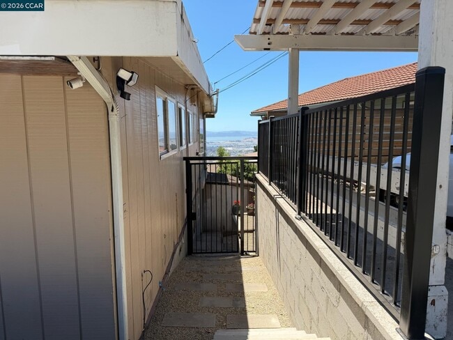 Building Photo - 1417 Arlington Blvd Unit ADU