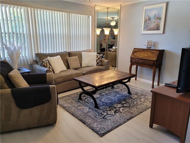 Building Photo - 4302 Martinique Cir Unit J2 Rental