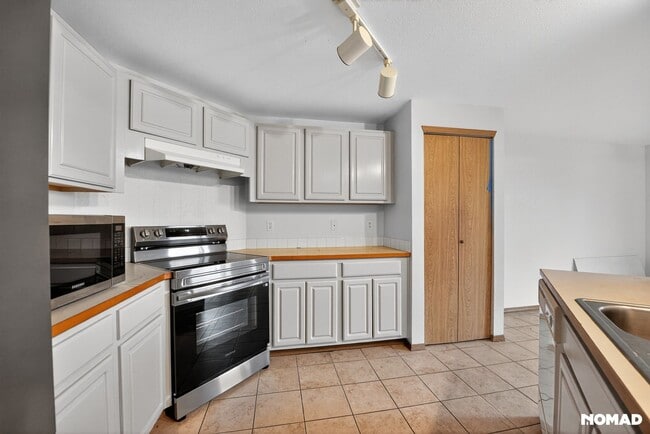 Photo - 9447 Fagan Ct NE