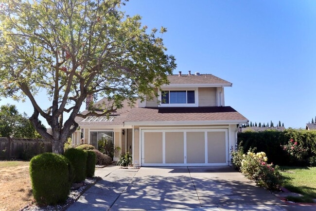 Building Photo - Splendid 3-bedroom home + Bonus Loft located in Fremont! – New flooring!