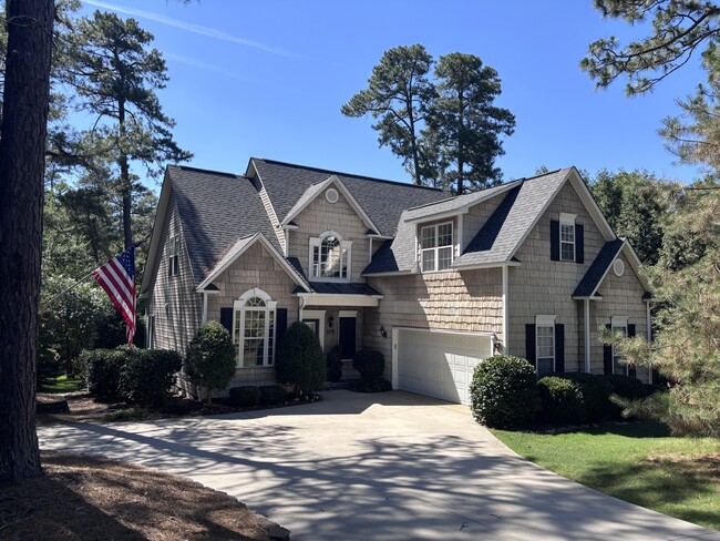 Building Photo - 105 Lake View Dr E