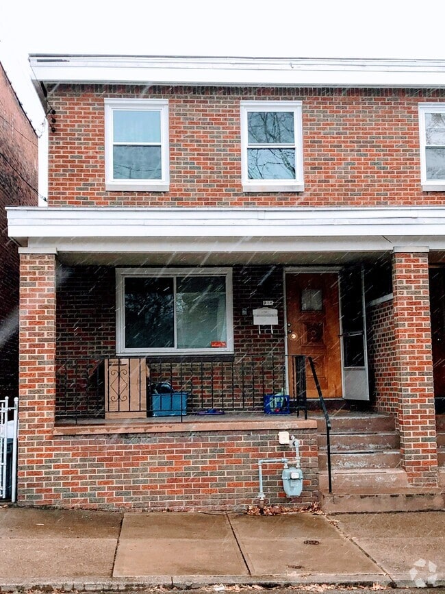 Building Photo - 916 Portland St Rental