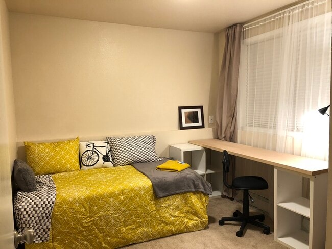 Building Photo - 2536 Forest Park Dr Unit 1 room 5