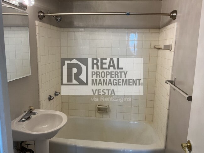 Photo - Ashley Towers