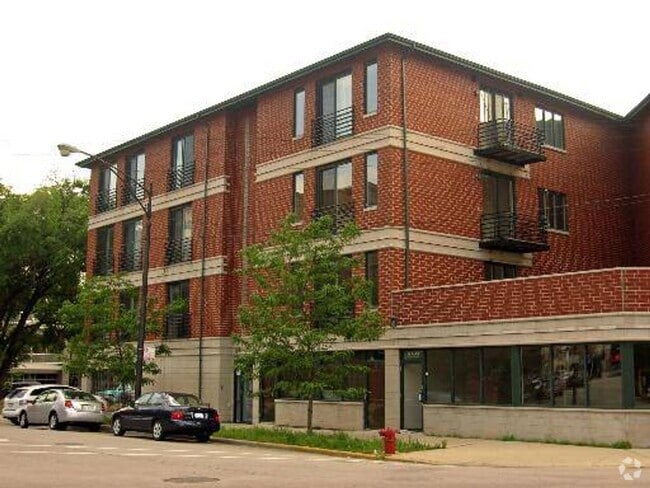 Building Photo - RIVER WEST - BEAUTIFIL 2BD/2BTH CONDO FOR ... Unit 202