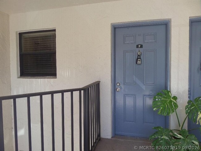 1523 Lake Crystal Dr Unidad F