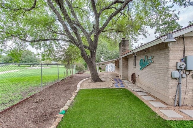 Photo - Nicely Updated 3 Bedroom, 2 Bath, Singe Story Home in Northwest Austin