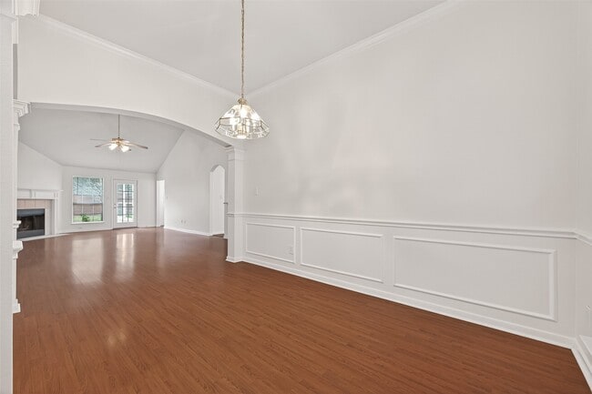 Photo - 2015 Waverly Glend Dr