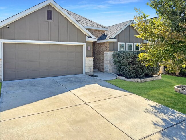 Building Photo - 13806 Quiet Fox Ln