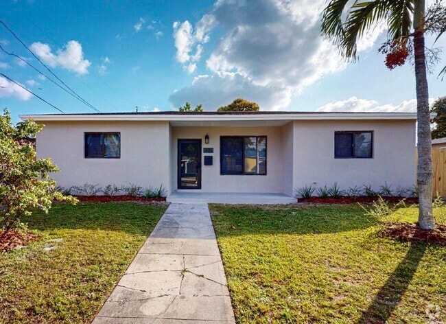 Building Photo - 830 NE 171st Ter Rental