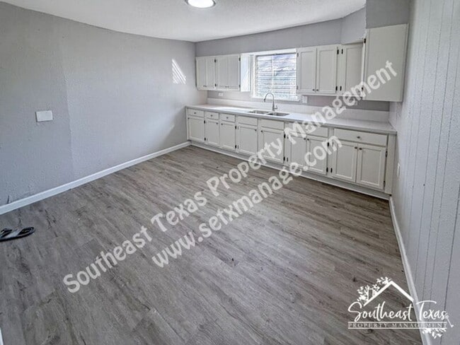 Photo - 3890 Harding Dr