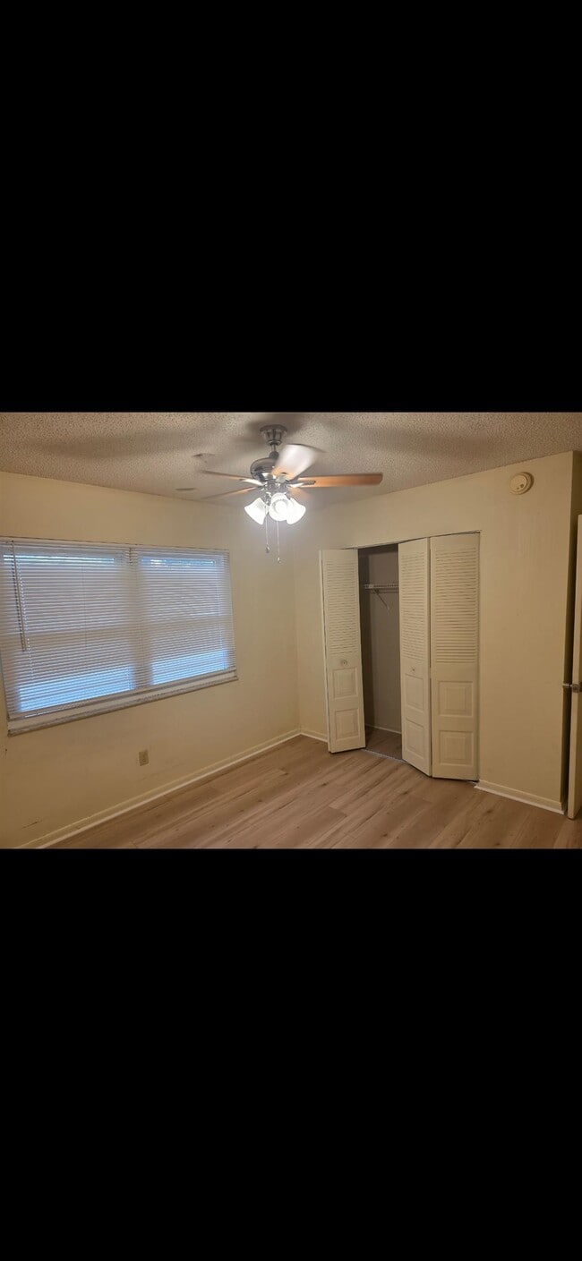 Photo - 481 Emerald Rd