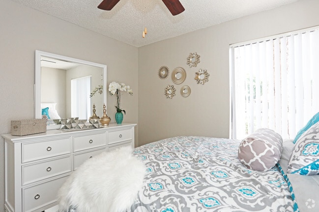 1BR, 1BA - Rio 632 SF