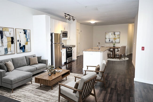 Building Photo - One Glover