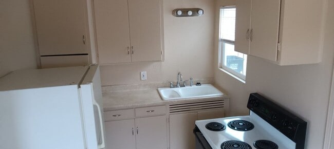 Rangely - Rangely Apartment Unit 233 Cottonwood Ave ( 3)