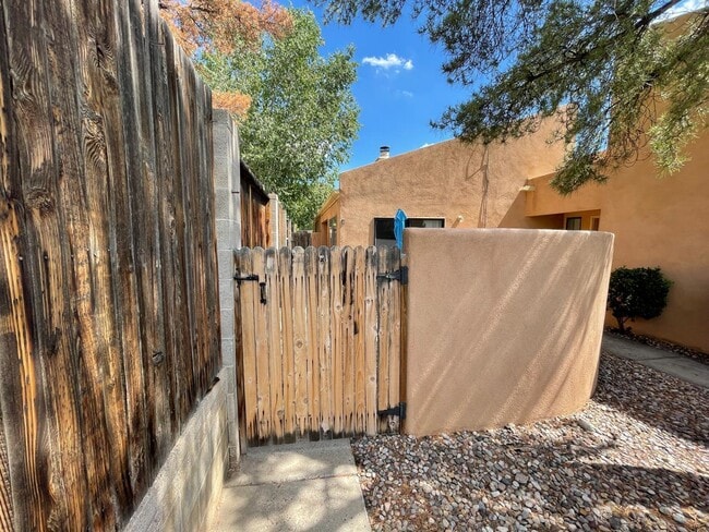 Photo - 5320 Heritage Way NE