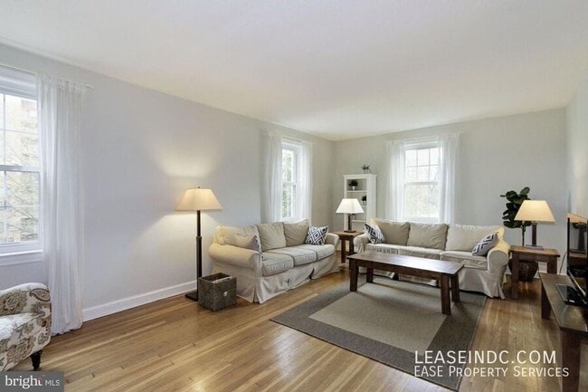 Photo - 3051 Idaho Ave NW Unit #325